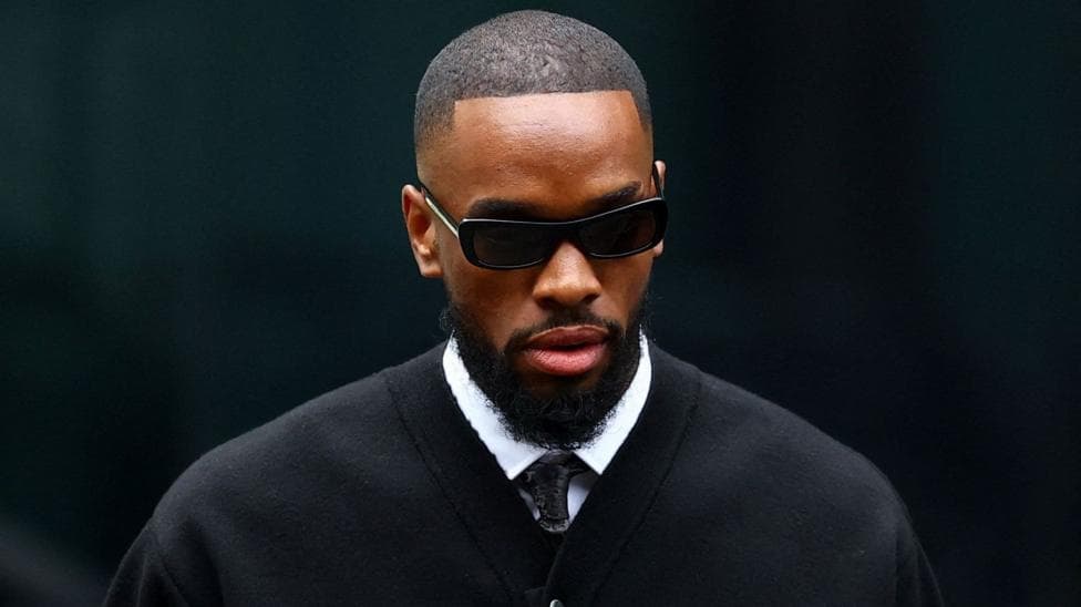 British footballer Ivan Toney arrives at Southwark Crown Court on Thursday wearing sunglasses.